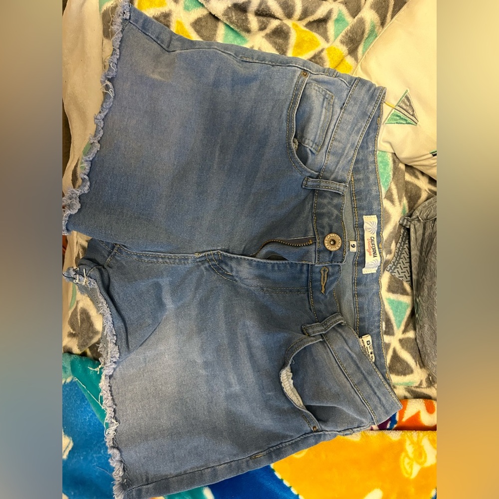 Jean Shorts - Picture 3 of 3